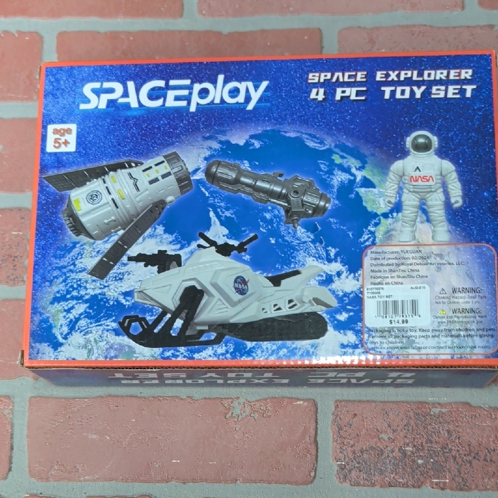 NASA White Space Explorer 4-Piece Toy Set - Picture 4 of 4